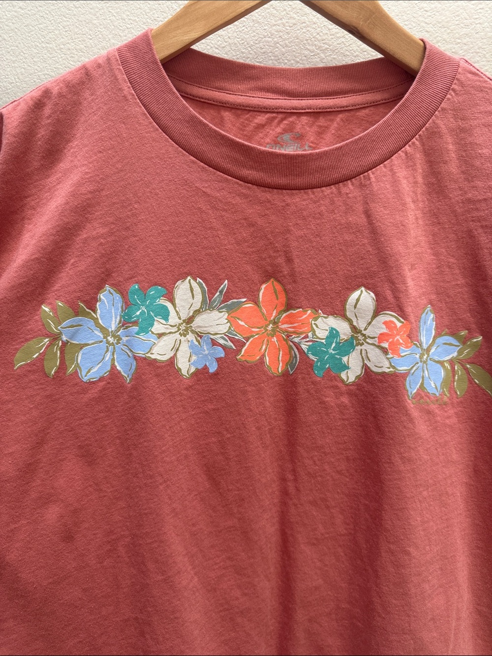 Women’s O’Neill Coral Floral Design Cropped Boxy Tee Shirt. Size 2X - Picture 3 of 6
